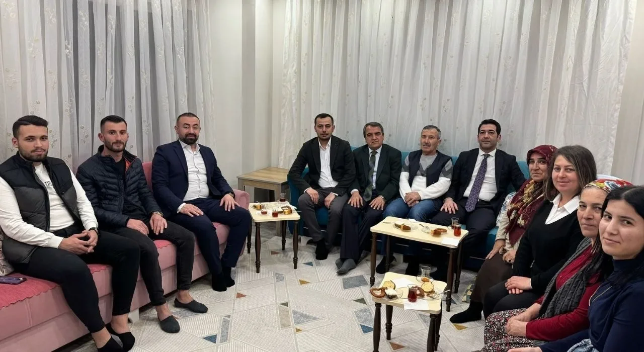 AK Parti, Kadirli’de 40 Evde İftar Programı Düzenledi