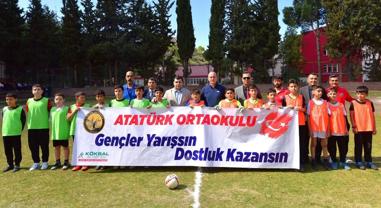 Bahçe’de 550 Öğrenciyle Spor Şenliği