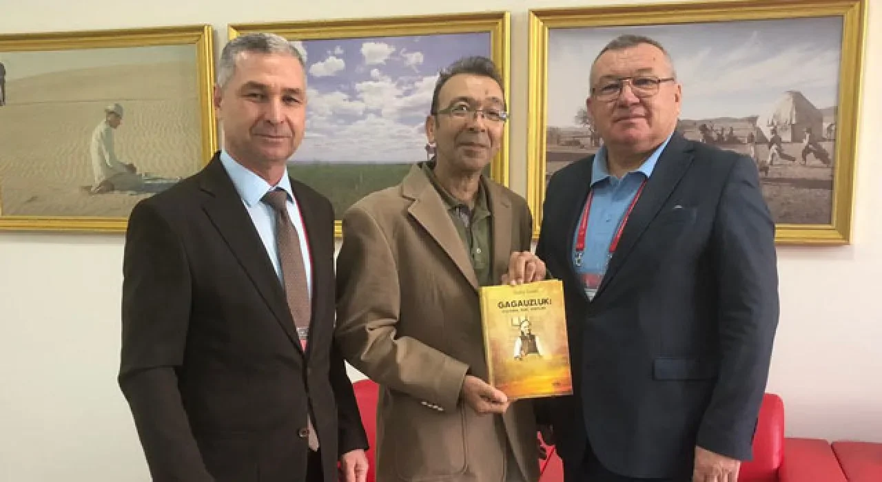 Dr. Todur Zanet’ten Korkut Ata Üniversitesi’ne Kitap Bağışı