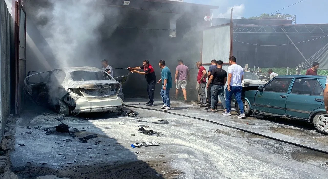 Düziçi’nde tamirhane yangını: 2 araç zarar gördü
