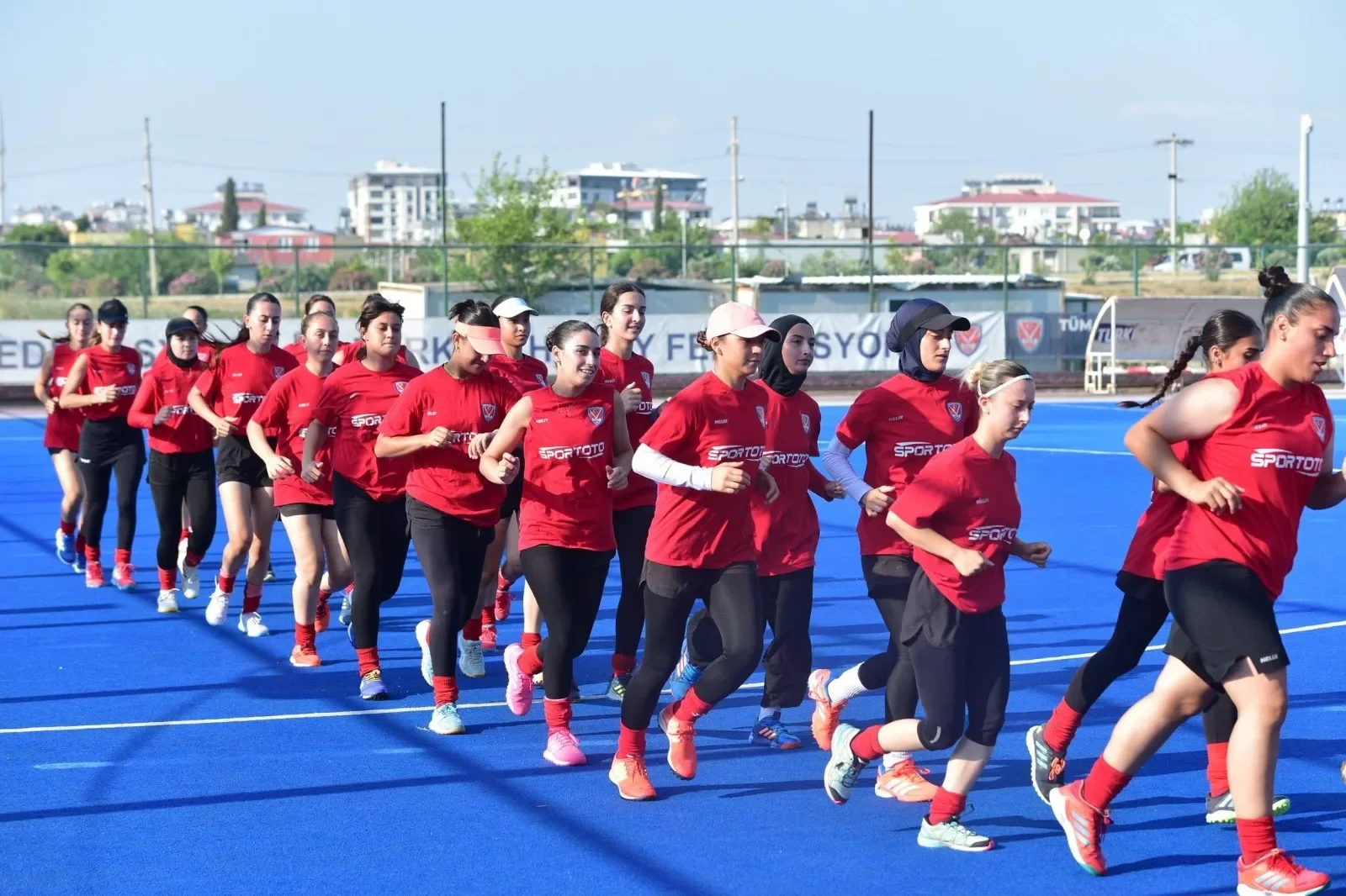 Kadın Hokey Milli Takımı Osmaniye'de Kamp Yapıyor