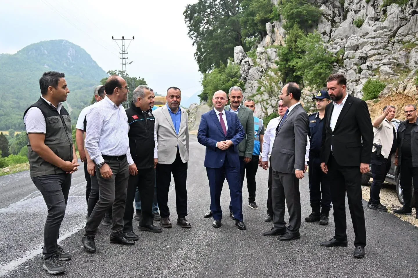 Kadirli’de 10 Kilometrelik Köy Yoluna Sıcak Asfalt