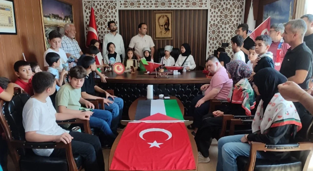 Kadirli’de Öğrencilerden Gazze’ye Destek