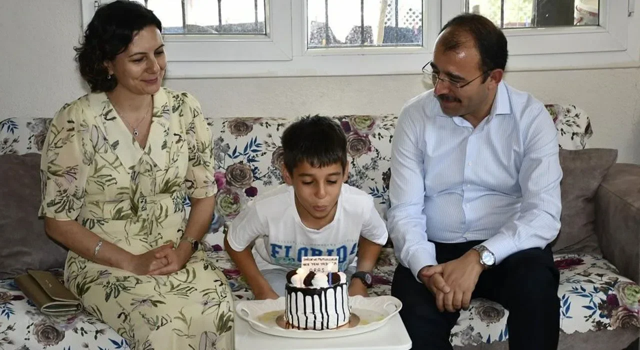 Kadirli’de “Yeter Ki Sen Gülümse” Sevinci