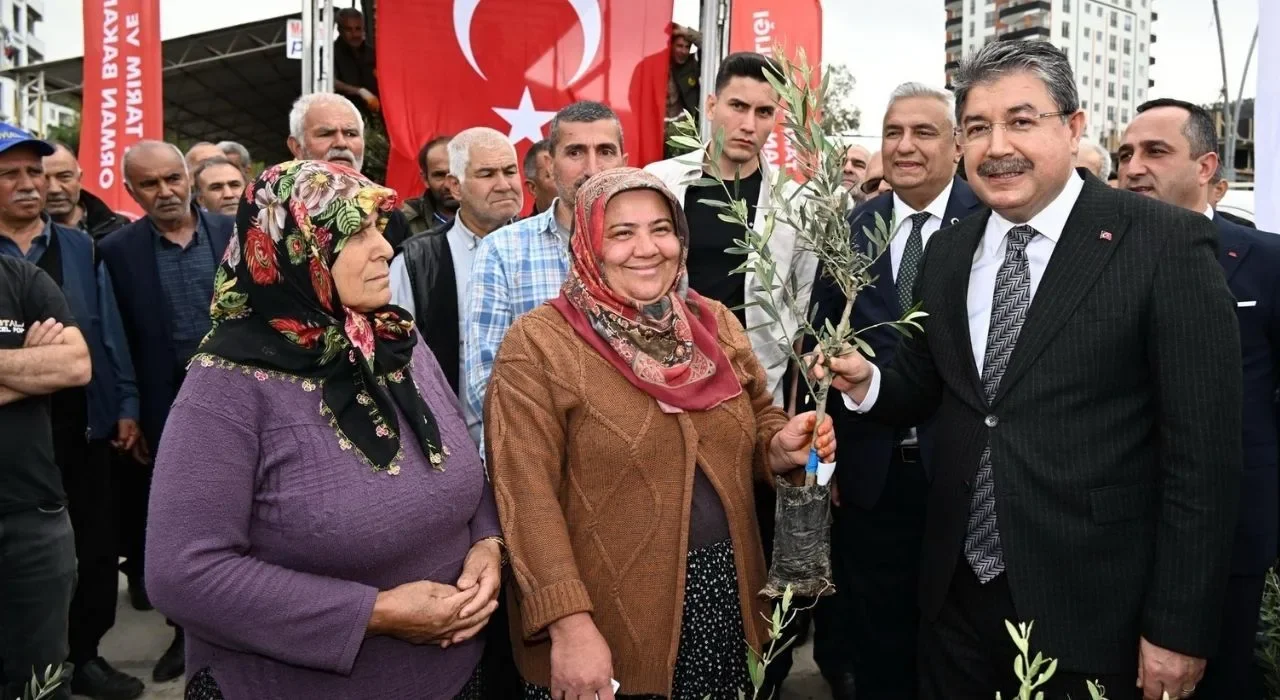 Osmaniye’de Çiftçilere 11.500 Zeytin Fidanı Dağıtıldı