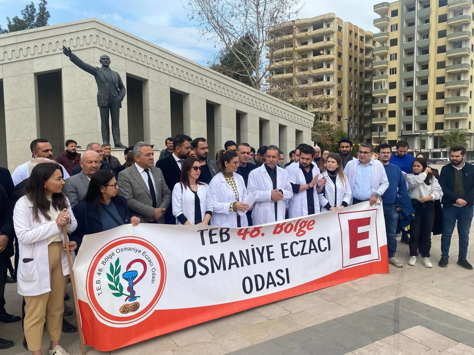 Osmaniye'de Eczacılar Ekonomik Krizi Protesto Etti