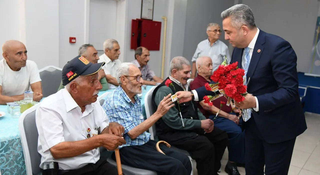 Osmaniye'de Huzurevinde Duygusal Kutlama