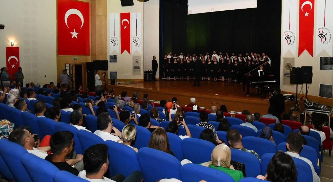 Osmaniye’nin Gururu Koro Ayakta Alkışlandı