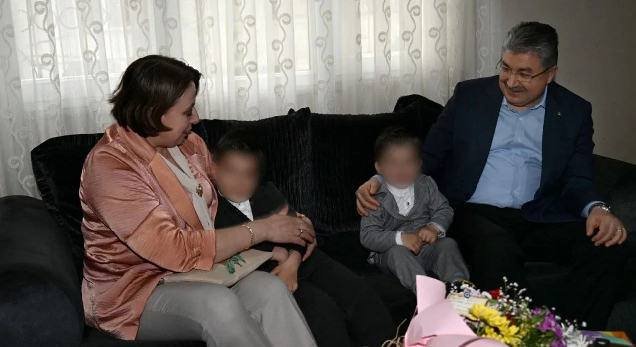 Osmaniye Valisi, Koruyucu Aileyle Bayramlaştı