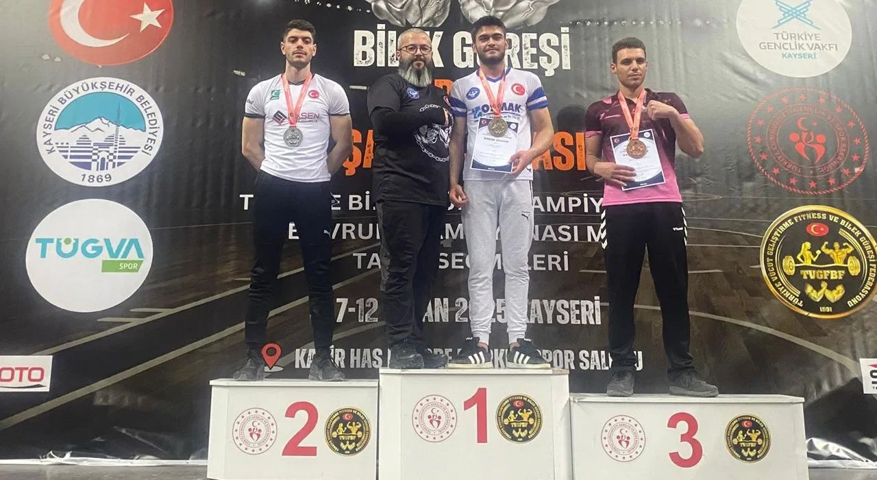 Osmaniyeli Sporcular Bilek Güreşinde Zirvede