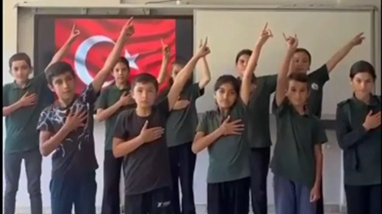Sumbaslı Öğrencilerden Milli Takıma Anlamlı Destek